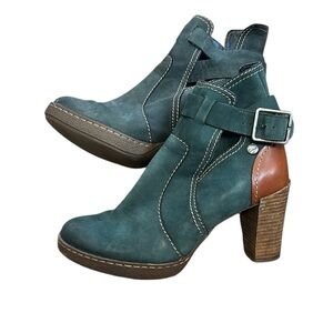 Clarks Suede Heel Boots 6.5 Green 🌺